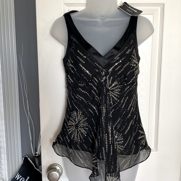 Alfani Tops - NWT! Alfani fancy tank top blouse! Black/gold. 4P